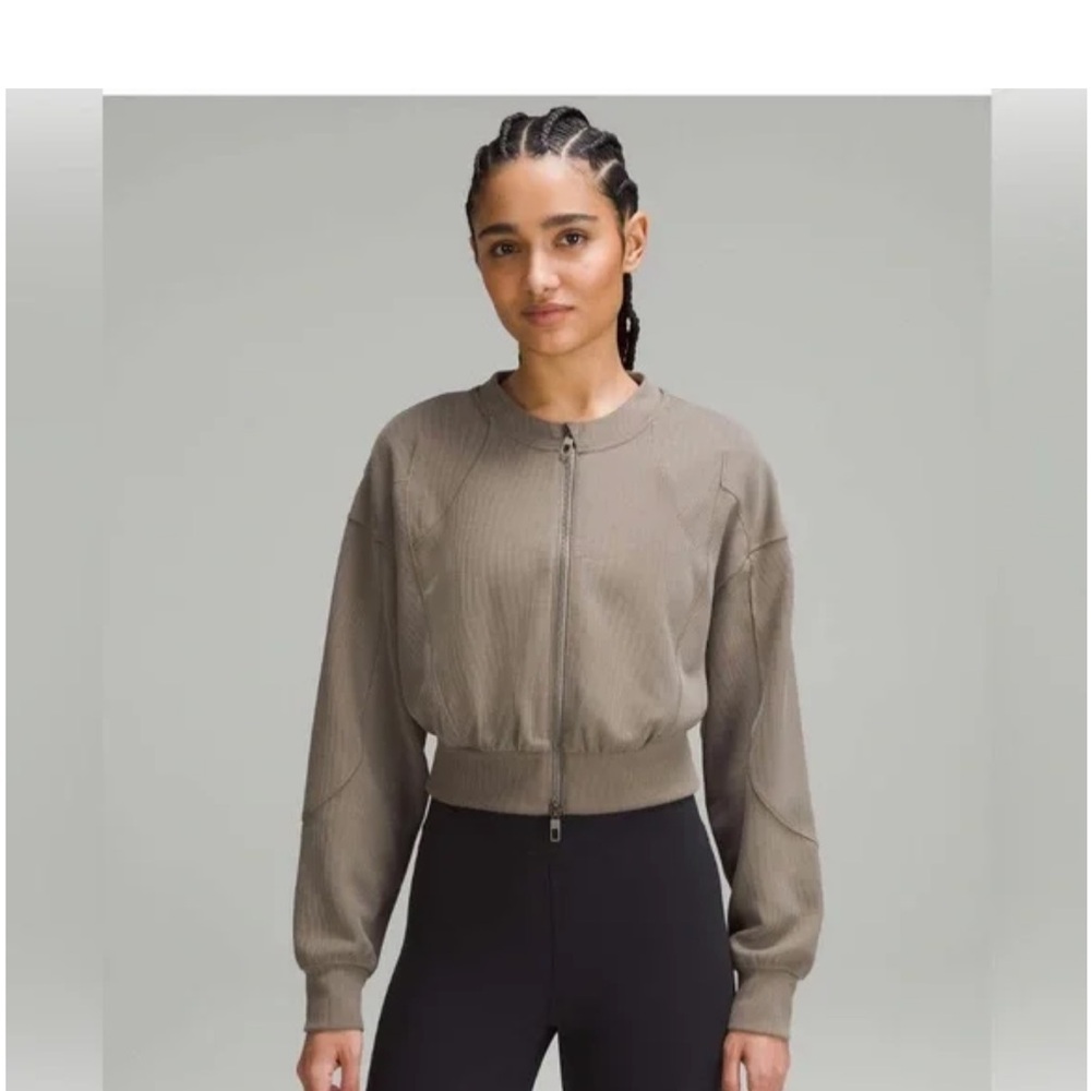 Lululemon Ribbed Softstreme Cropped Jacket in Nomad Size 10